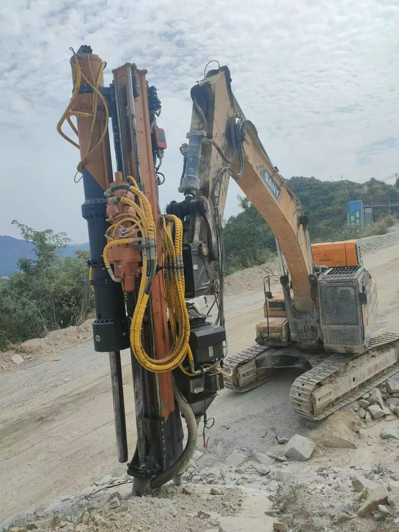 巖石劈裂鉆孔一體機