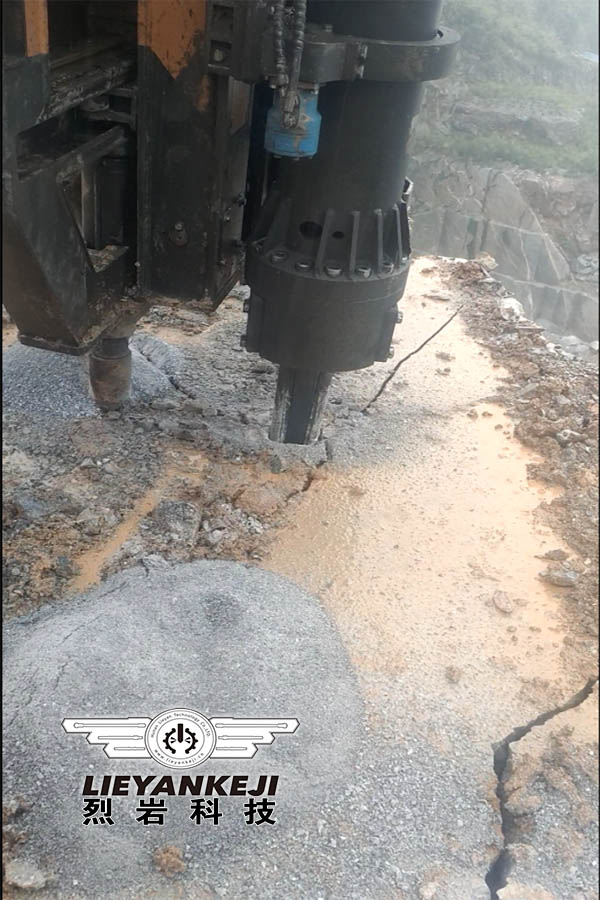 巖石鉆裂一體機
