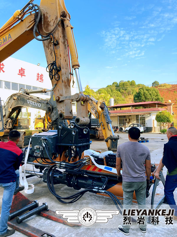 PL1000巖石鉆裂機(jī)裝配現(xiàn)場